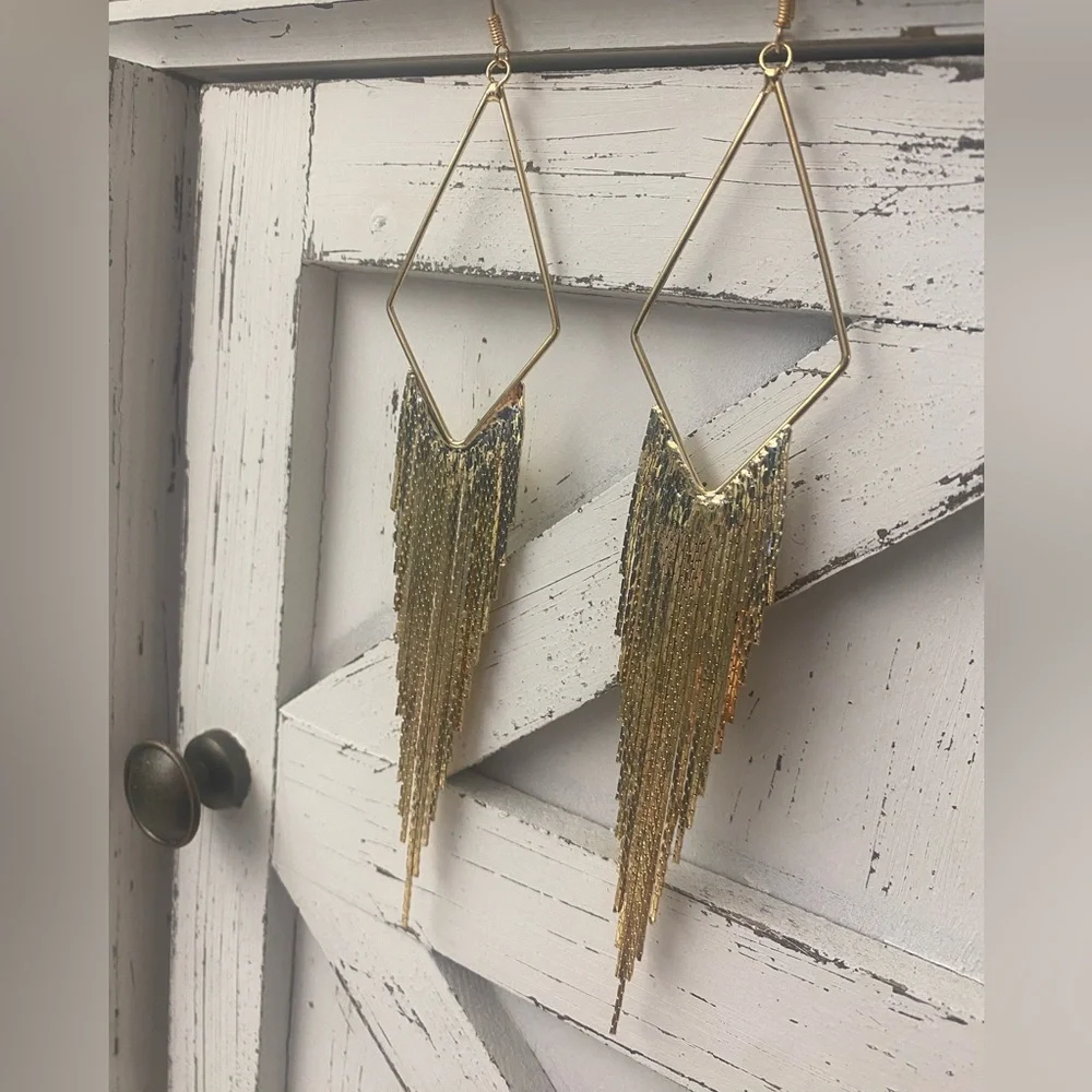 New: gold statement earrings - Picture 3 of 3